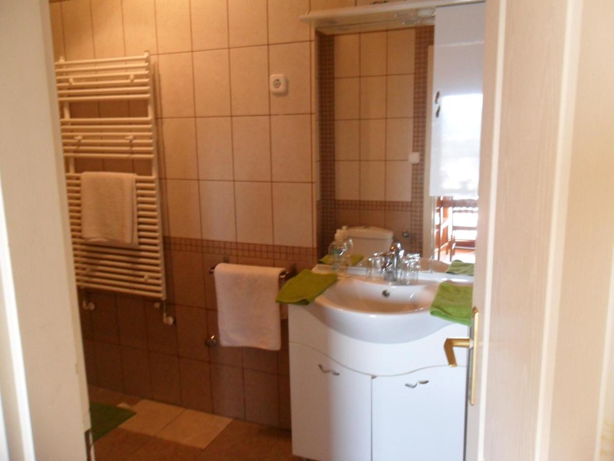 Holiday Apartmanház - Housity