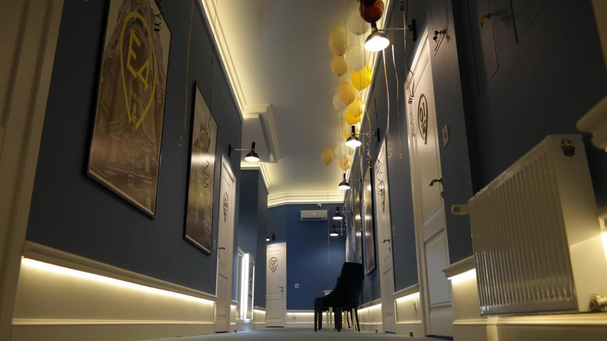 E4 Hotel - Housity