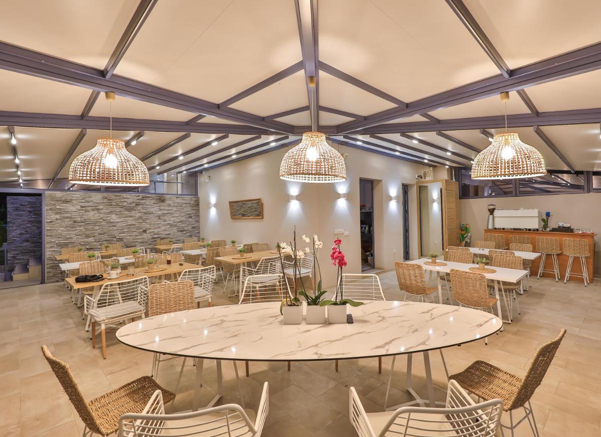 Dias Hotel - Housity
