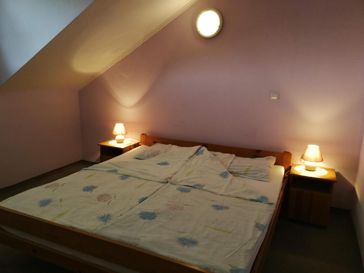 Kavana i sobe Monika - Housity