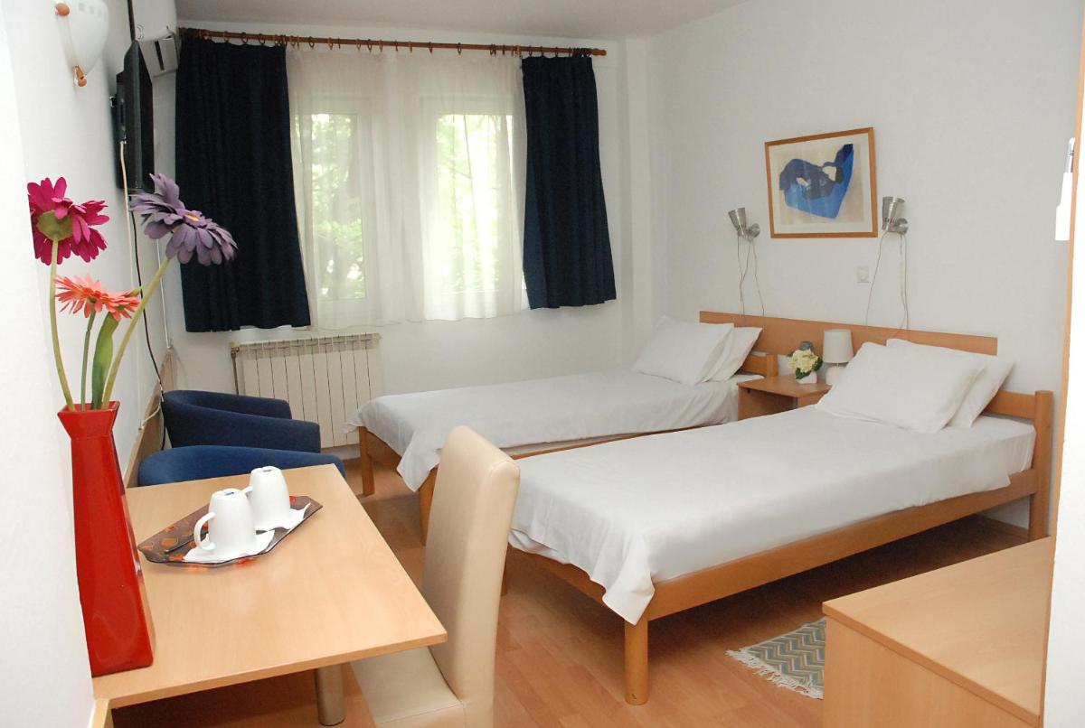 Hotel 7 - Housity