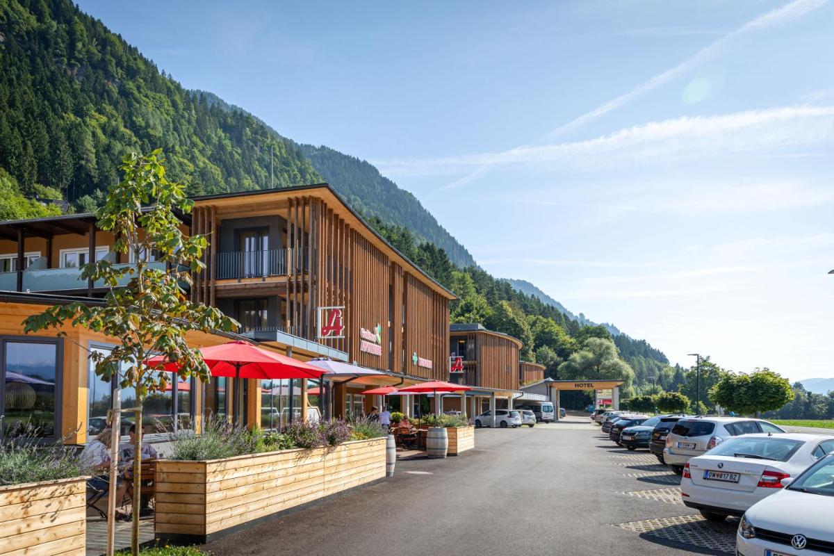 eduCARE Hotel - Housity