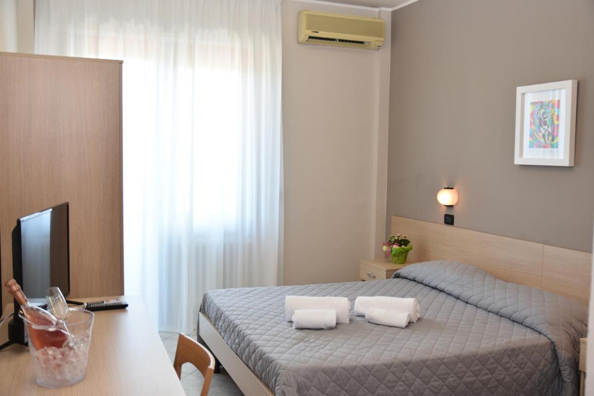 Hotel Excelsior - Housity