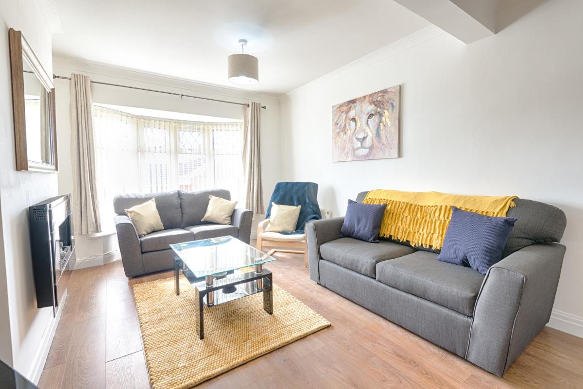 Liberty Spacious Swansea - Housity
