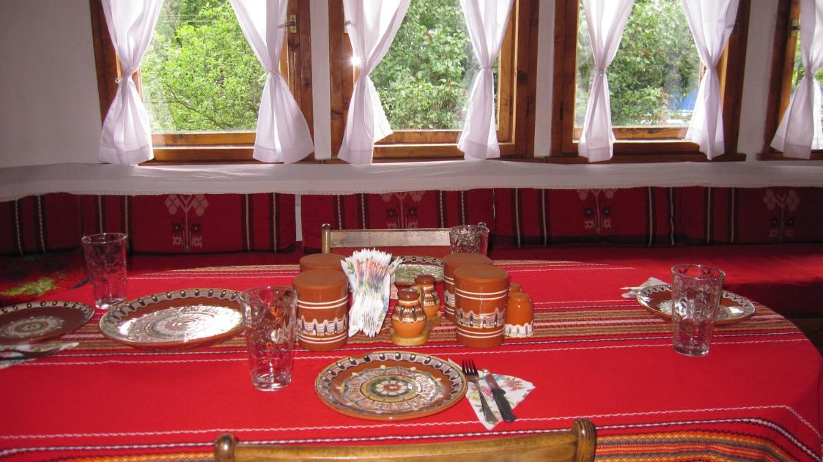 Villa Lyutovi Holiday Home - Housity