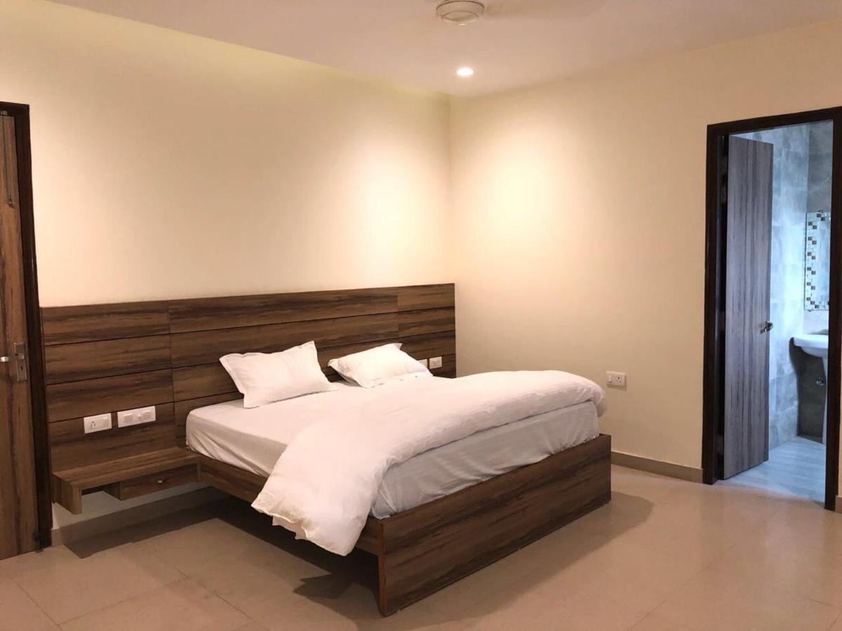Hotel Red Sapphire - Housity