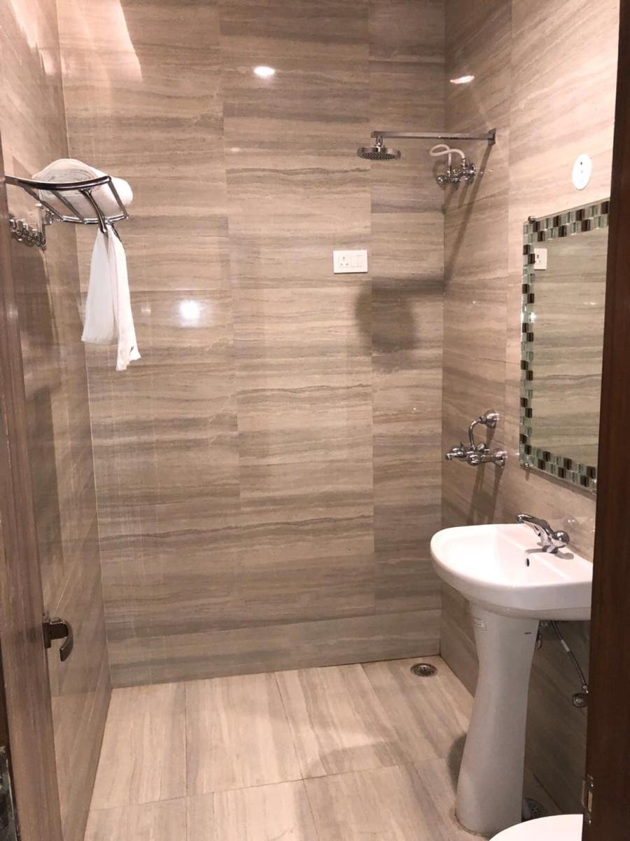 Hotel Red Sapphire - Housity