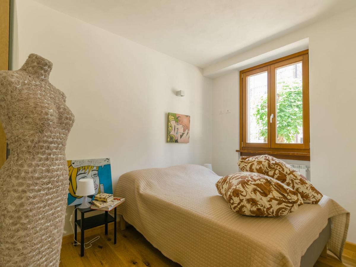 Discesa a Lago with terrace and garden on lake Iseo - Housity