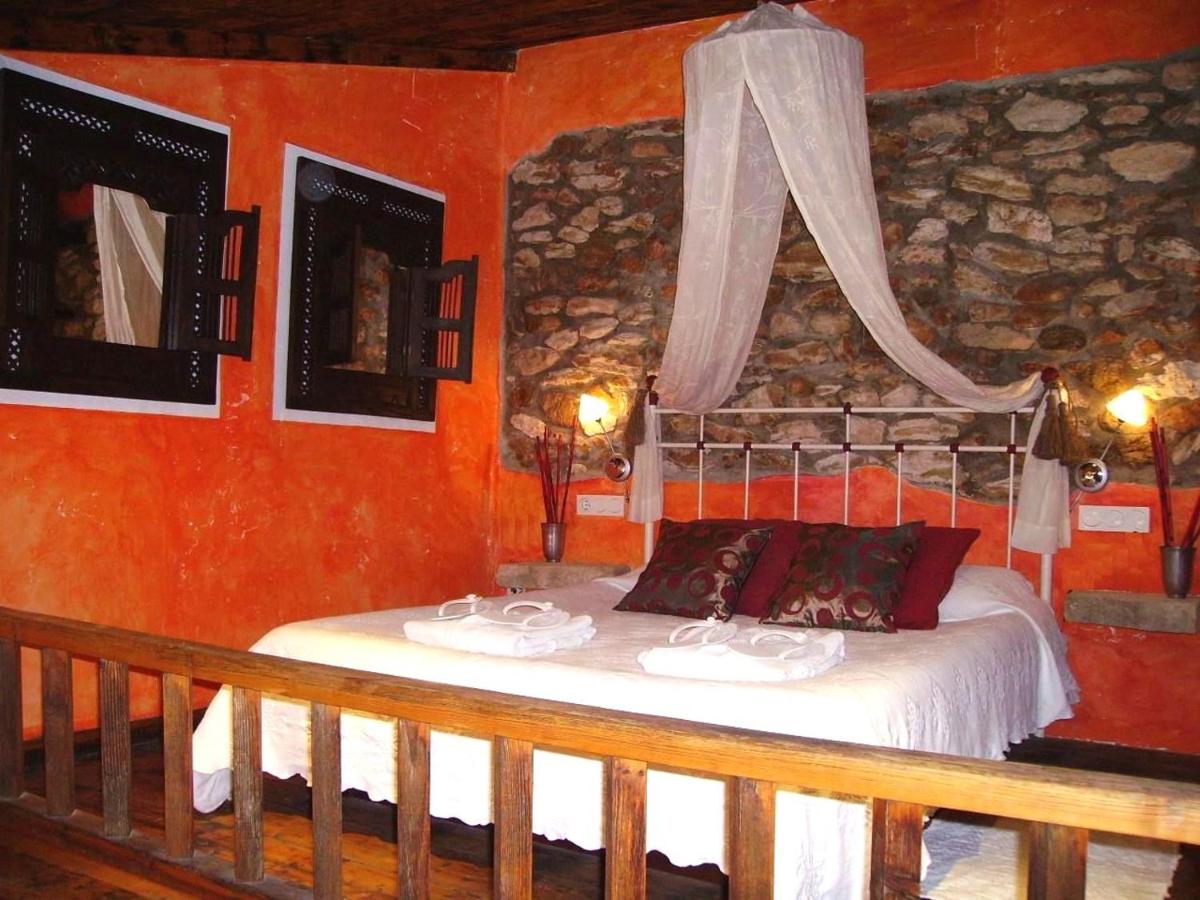 Cama o camas de una habitación en Les Vinyes Alojamiento Rural Boutique & SPA