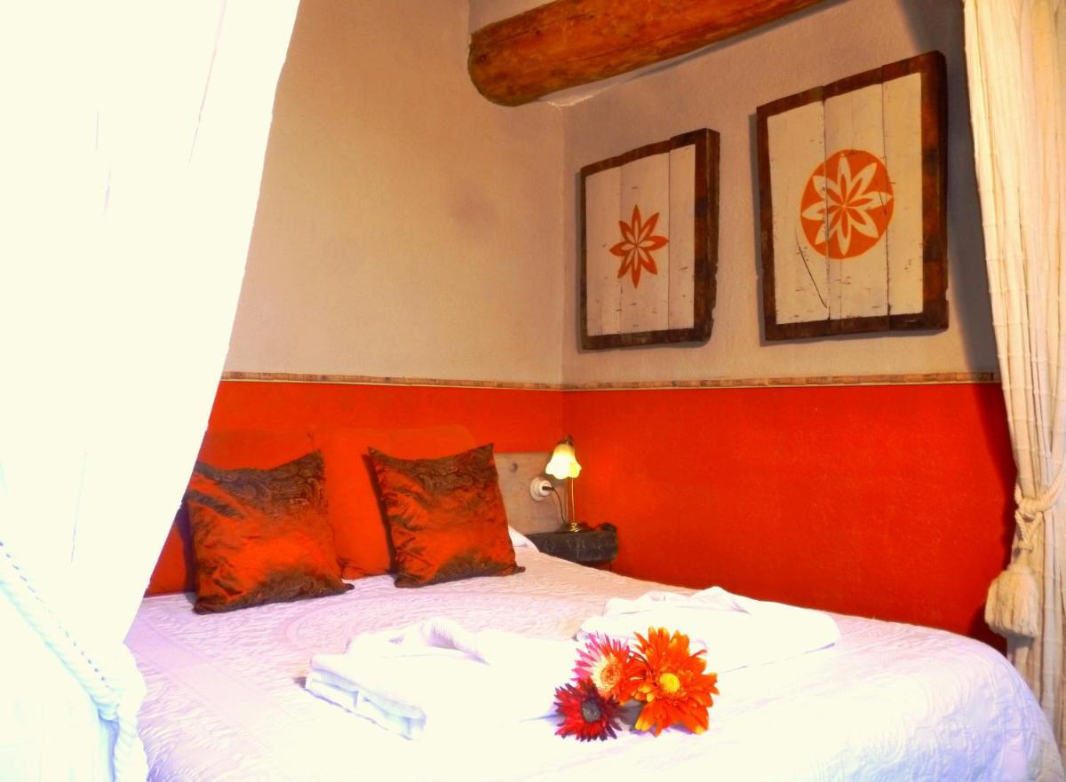 Cama o camas de una habitación en Les Vinyes Alojamiento Rural Boutique & SPA
