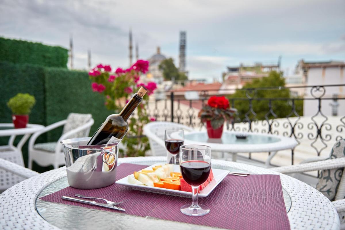 Albinas Hotel Old City - Housity