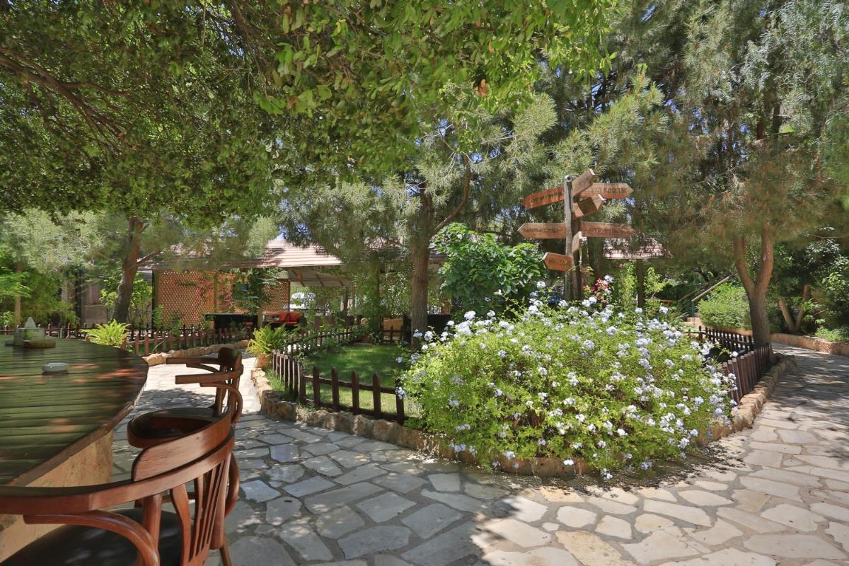 Mountain Breeze Lodge & Resort - Housity