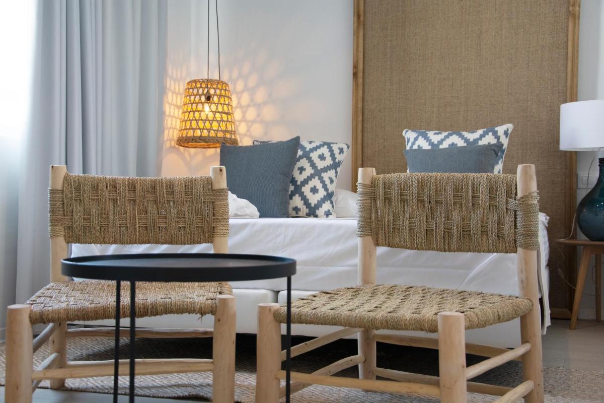 YOU & CO. Saler Beach Boutique - Housity