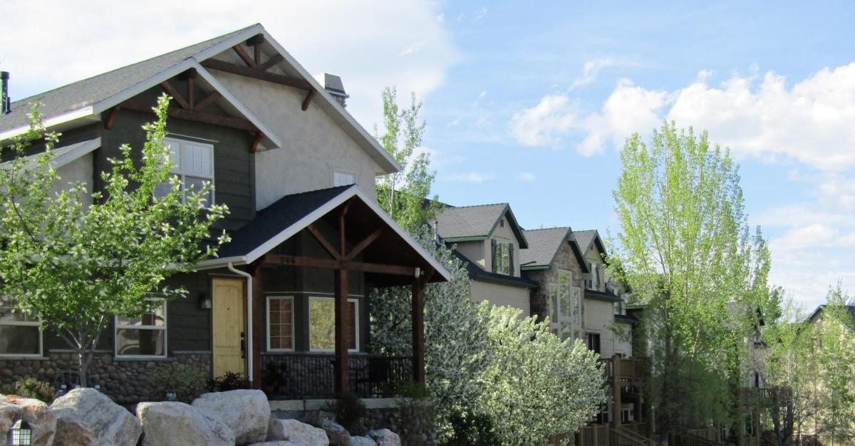 Luxury Townhouse in Wolf Creek - Housity