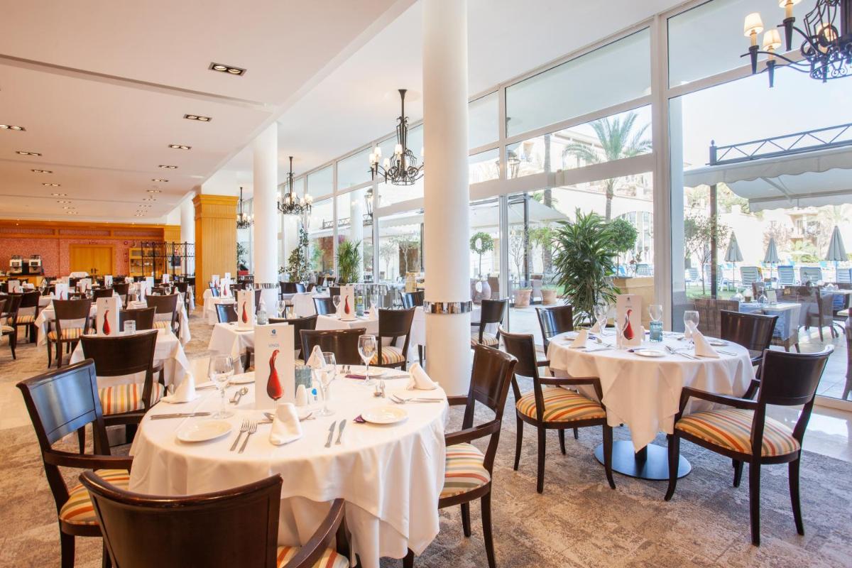 Un restaurante o sitio para comer en Grupotel Playa de Palma Suites & Spa