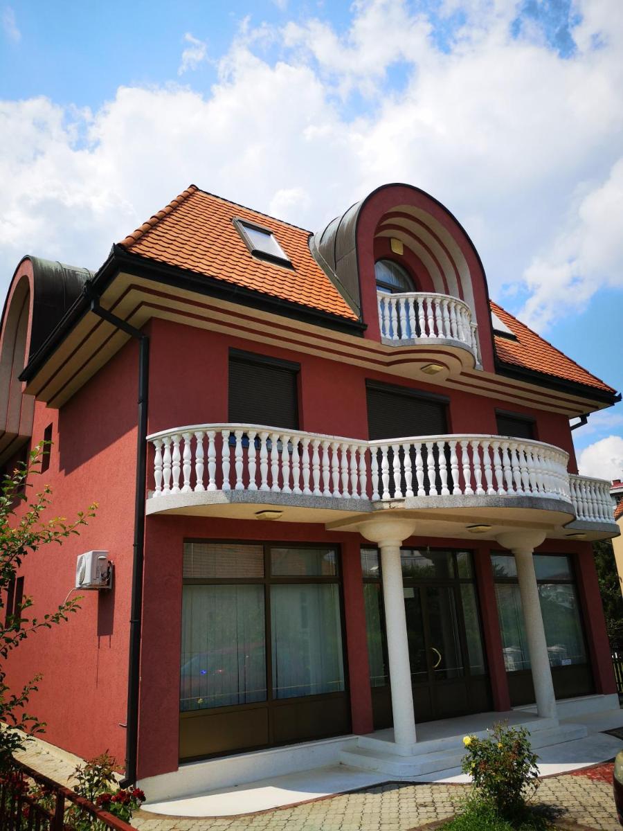 Aleks Sobe - Housity