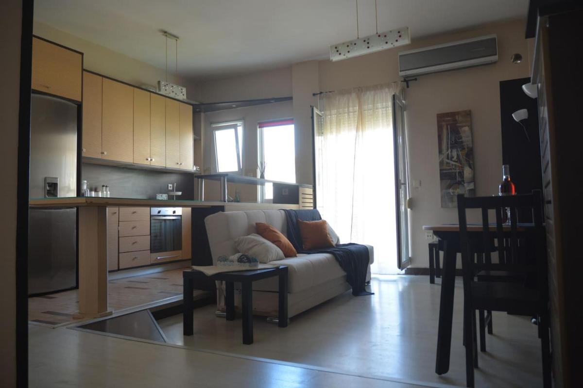 Modern apartment, 5΄ walk from central metro station - Housity