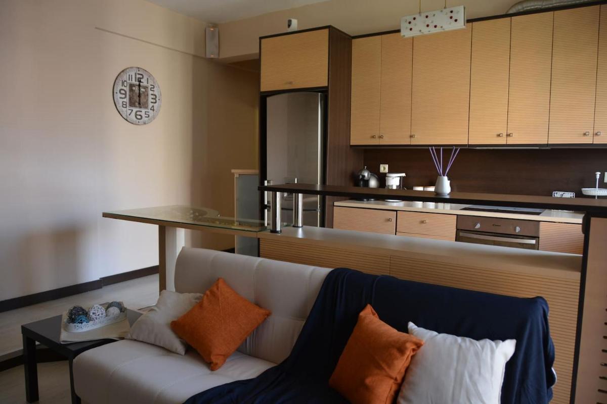 Suitetrails - Modern apartment, 5΄ walk from central metro station