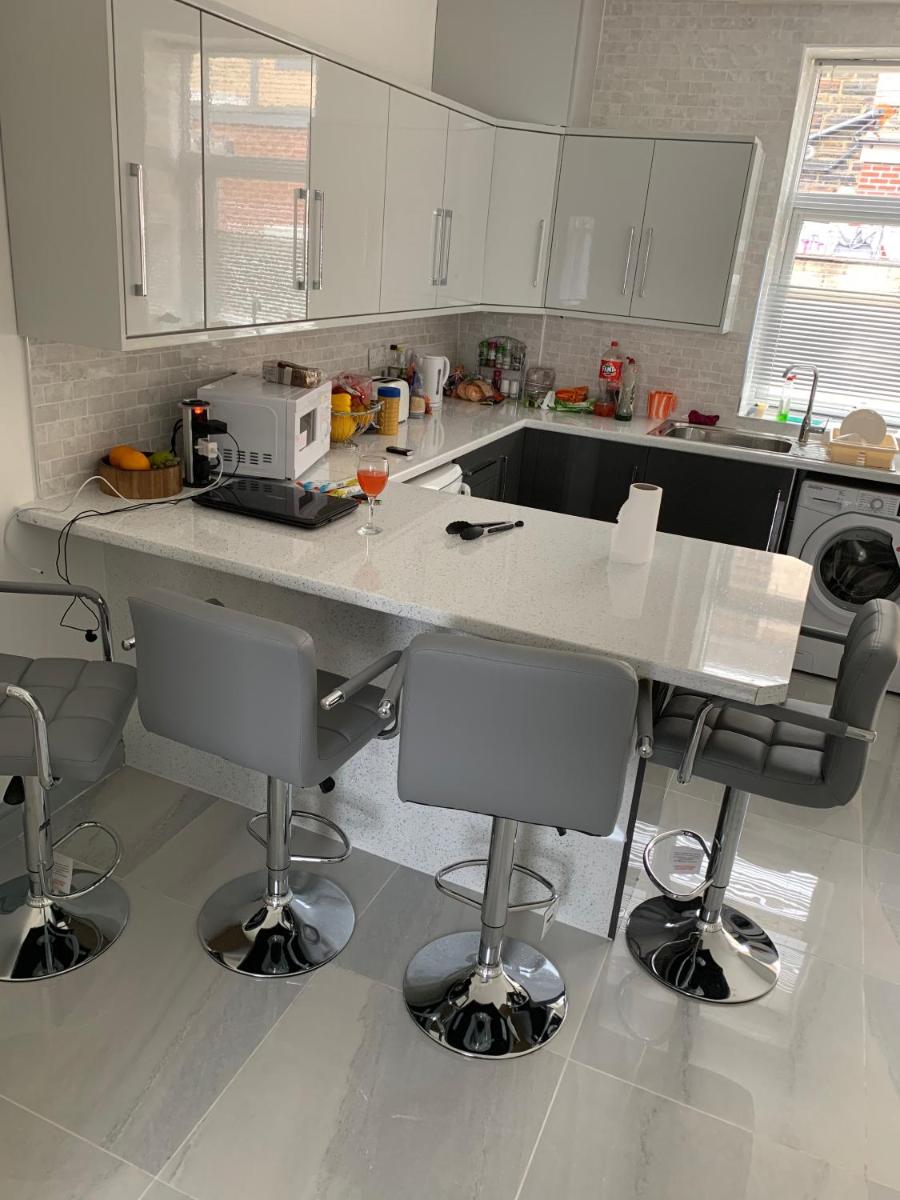 Entire 6 Bed 5 Star Luxury House FREE WiFi nice views - Housity