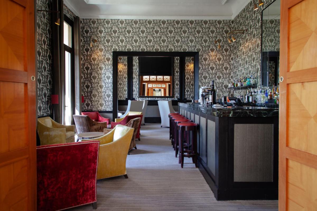 Coin salon dans l'établissement Hotel Royal-Riviera