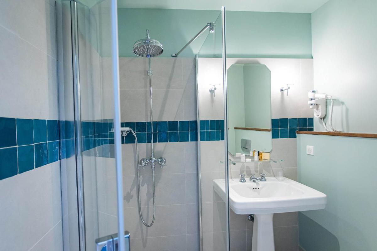 Salle de bains dans l'établissement Domaine Du Roncemay - Hôtel, Restaurants, Spa & Golf