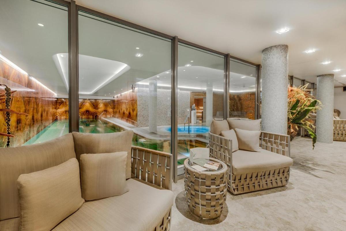 Grand Poet Hotel and SPA by Semarah - Hizvo