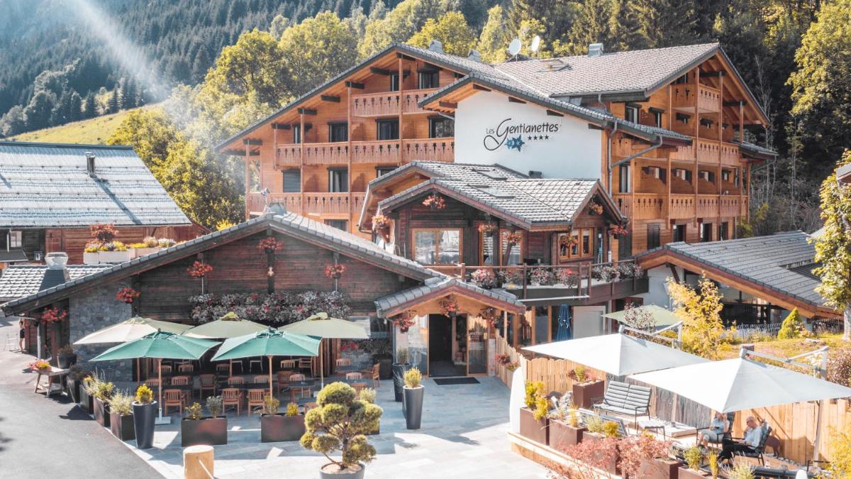 Vue générale sur la montagne ou vue sur la montagne depuis l'hôtel