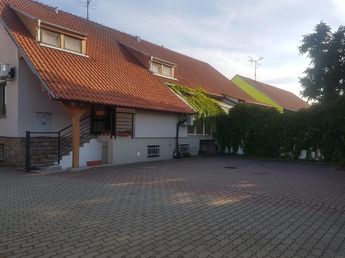 Penzion Pasohlávky - Housity