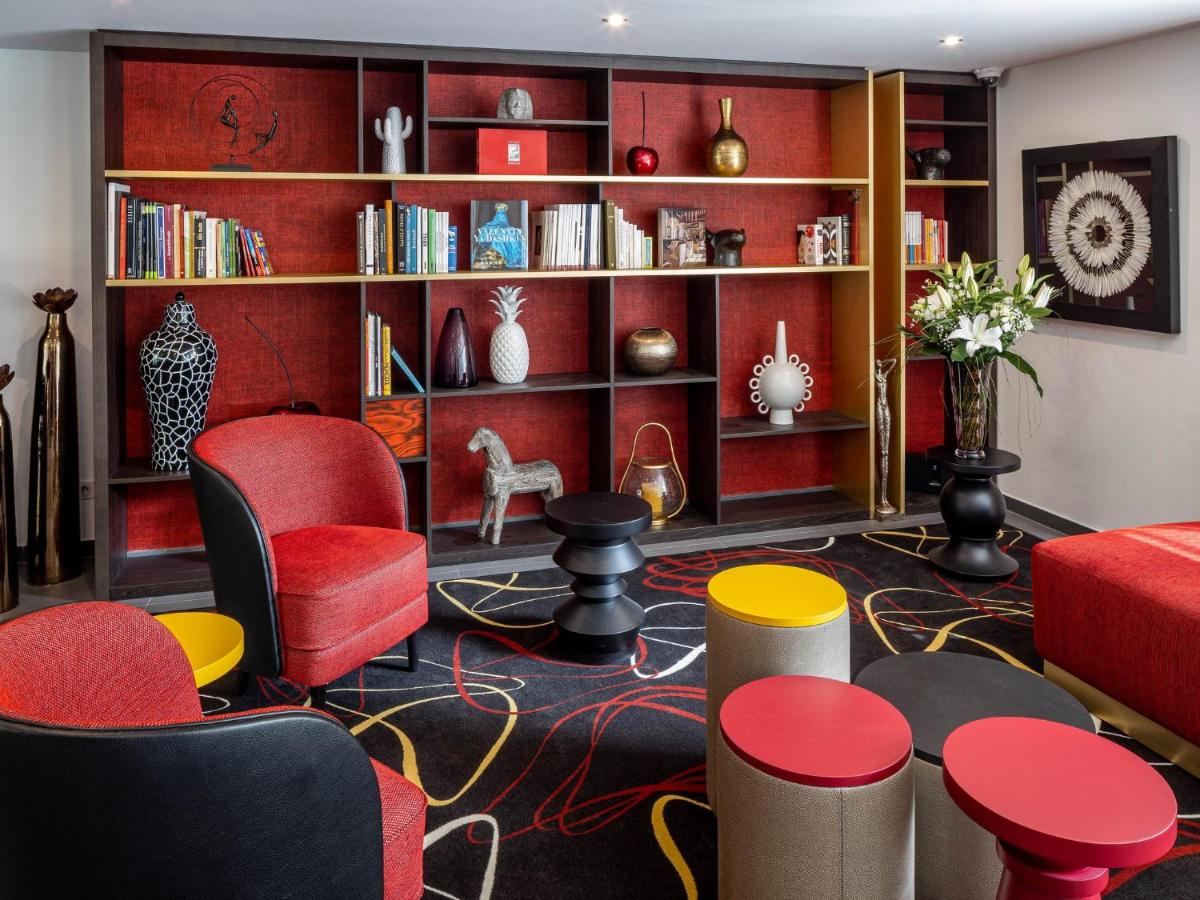 Coin salon dans l'établissement Hôtel Villa La Florangerie - SPA & Piscine