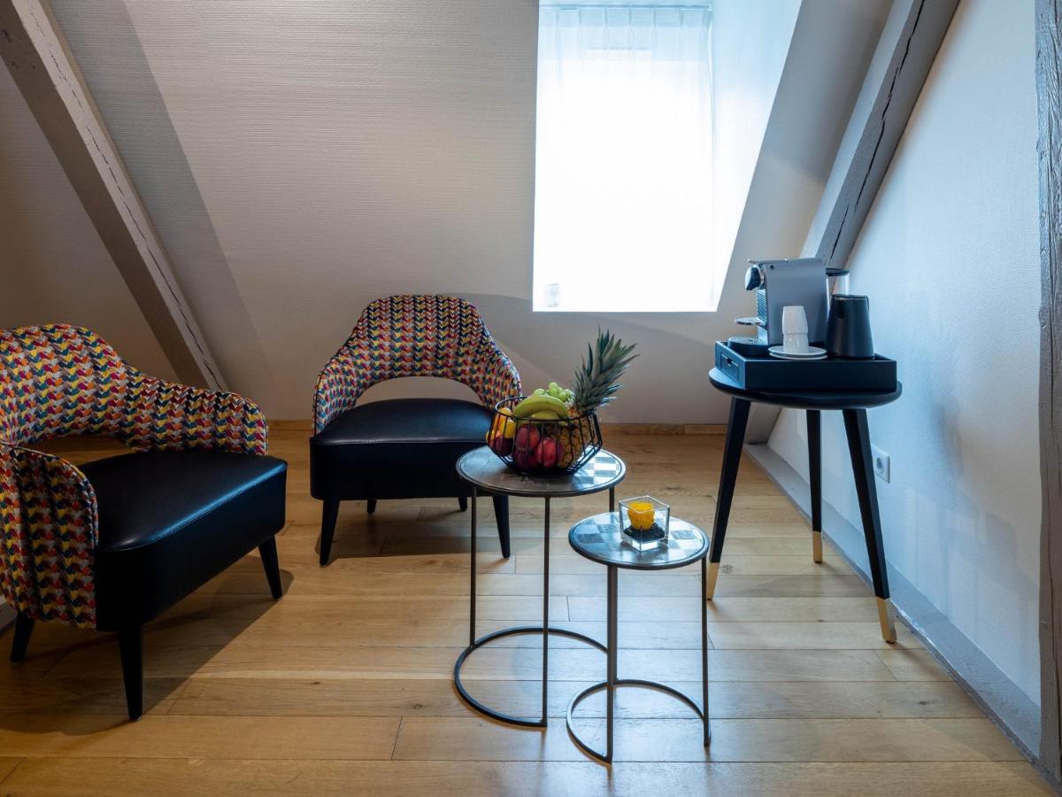 Coin salon dans l'établissement Hôtel Villa La Florangerie - SPA & Piscine