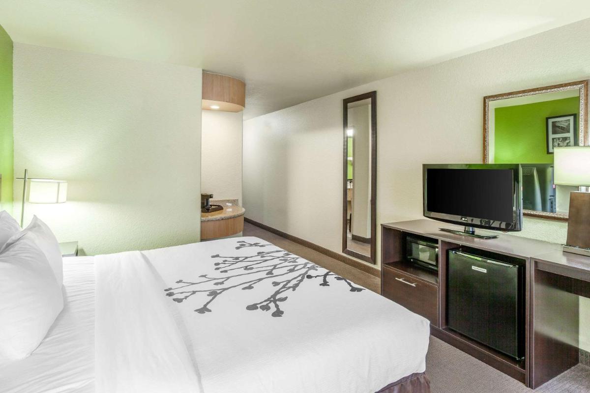 Sleep Inn & Suites Hewitt - South Waco - Housity