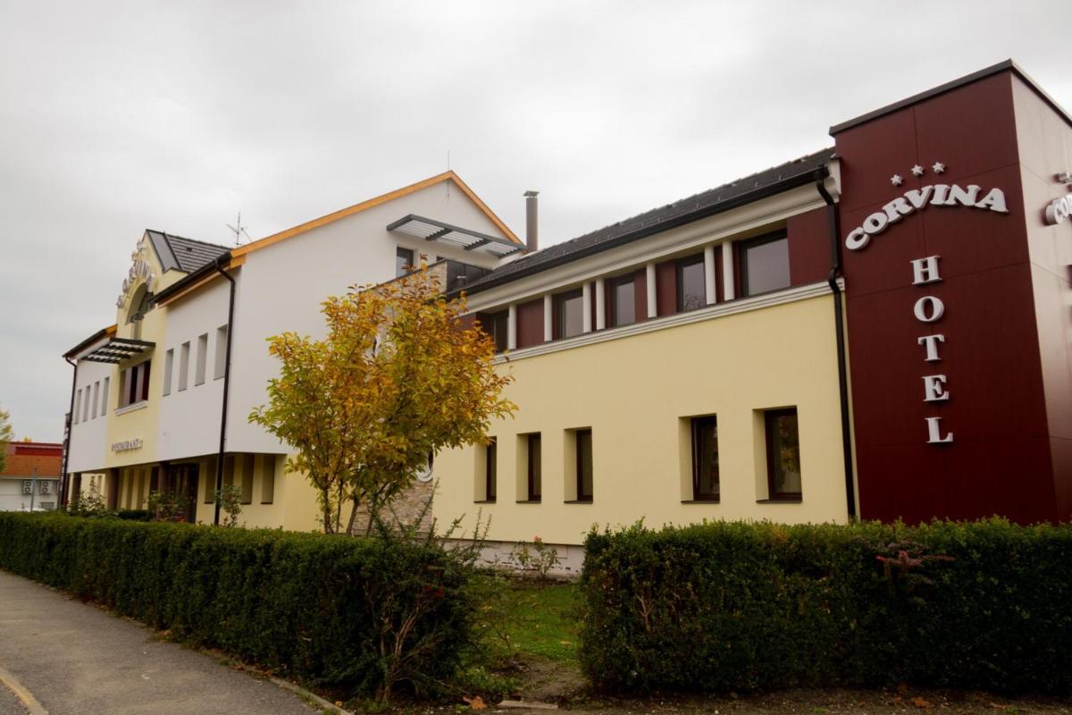 Corvina Hotel-Restaurant - Housity