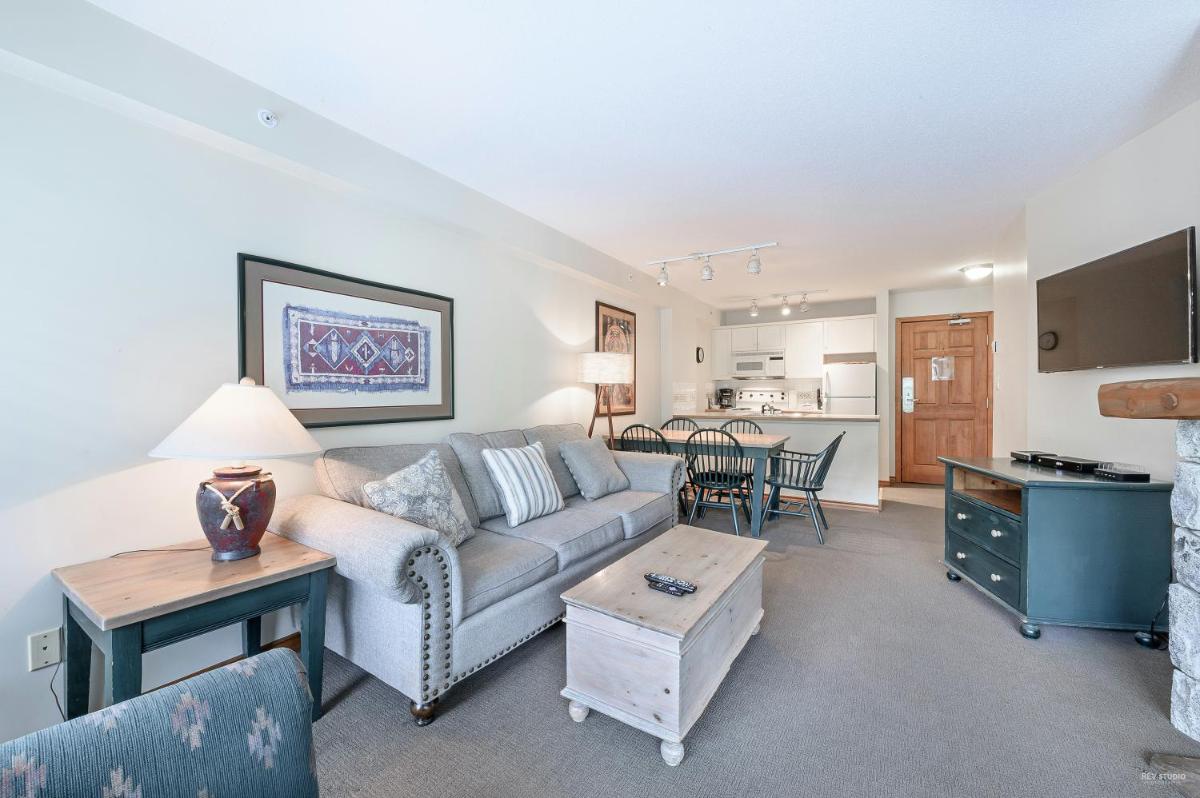 The Best Top Floor Ski-in/Ski-out at the Aspens - Housity