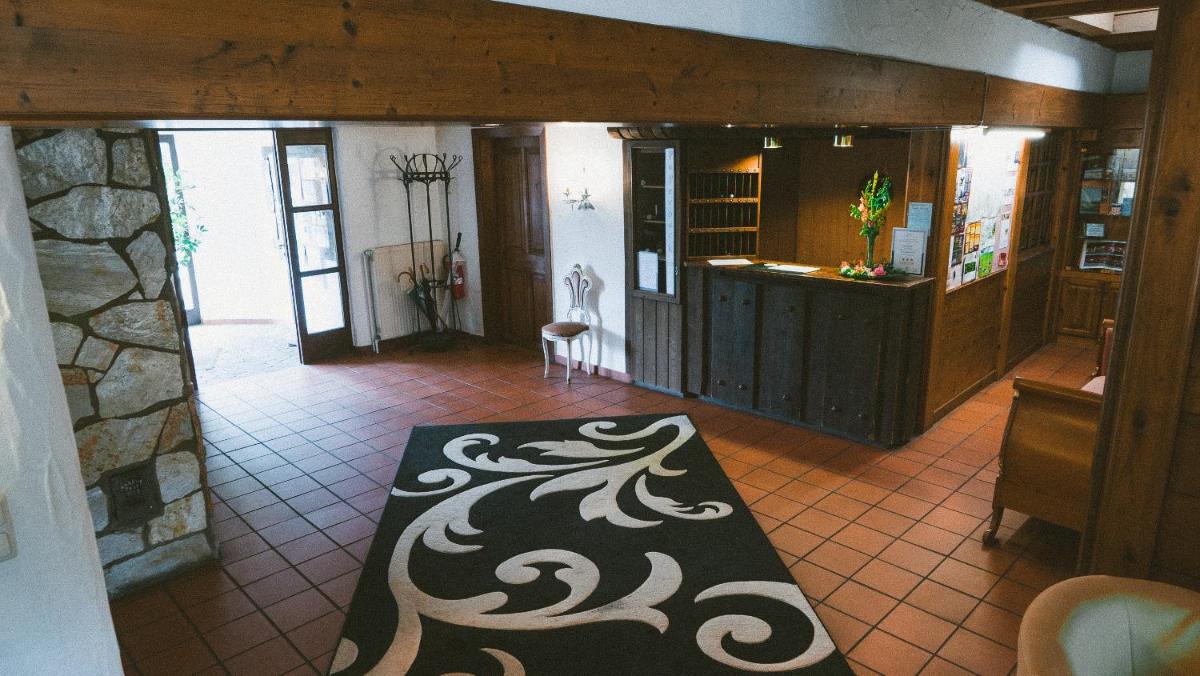 Hotel Büchner Garni - Housity
