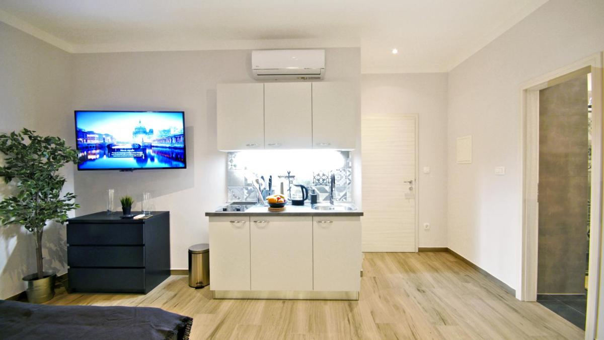 Frank-Kiss Apartments - Housity