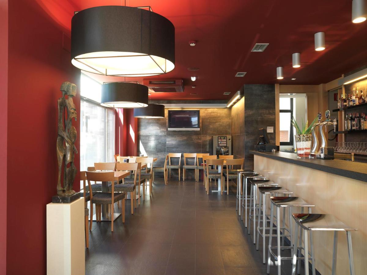 Hotel Txarriduna - Housity