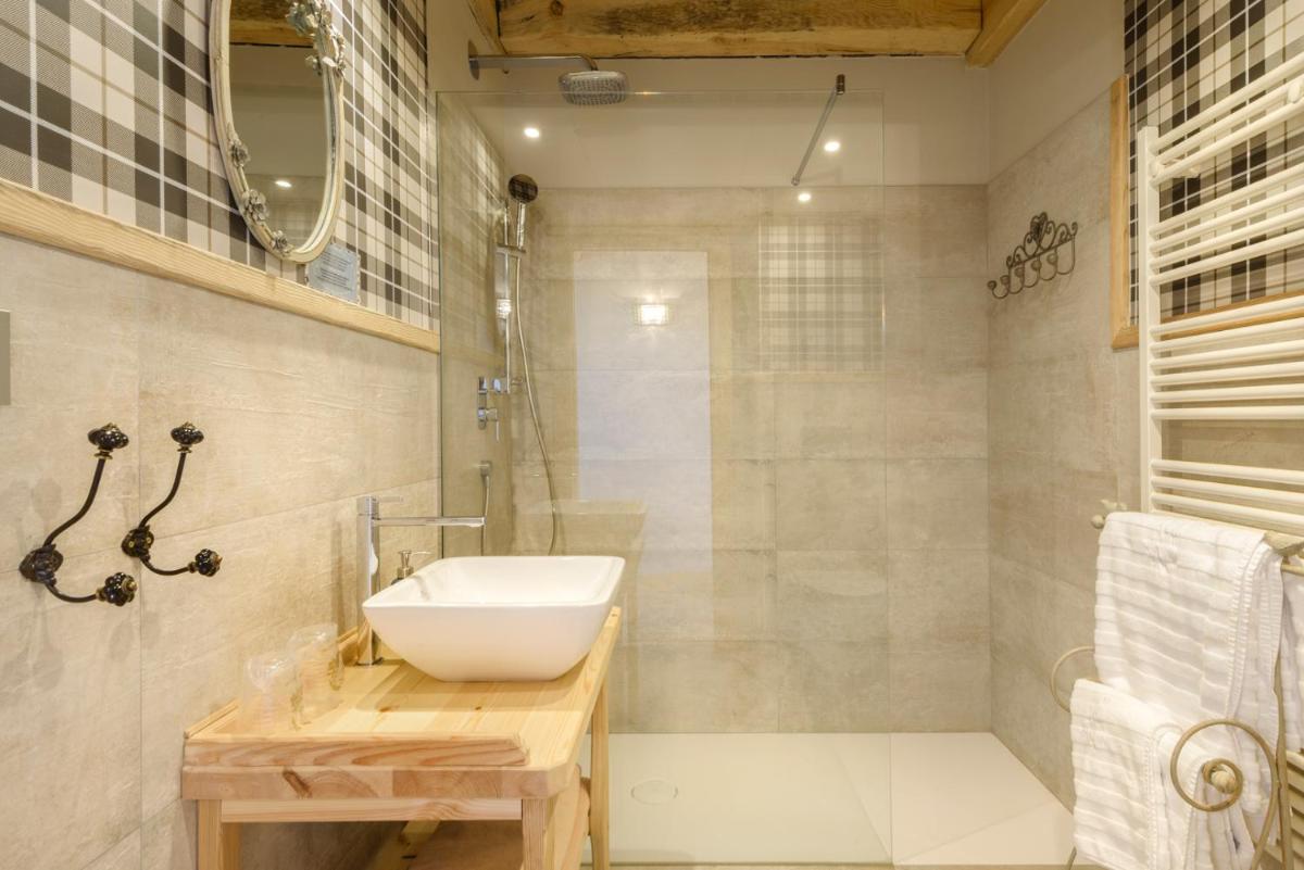 Un baño de Hotel Viñas de Lárrede