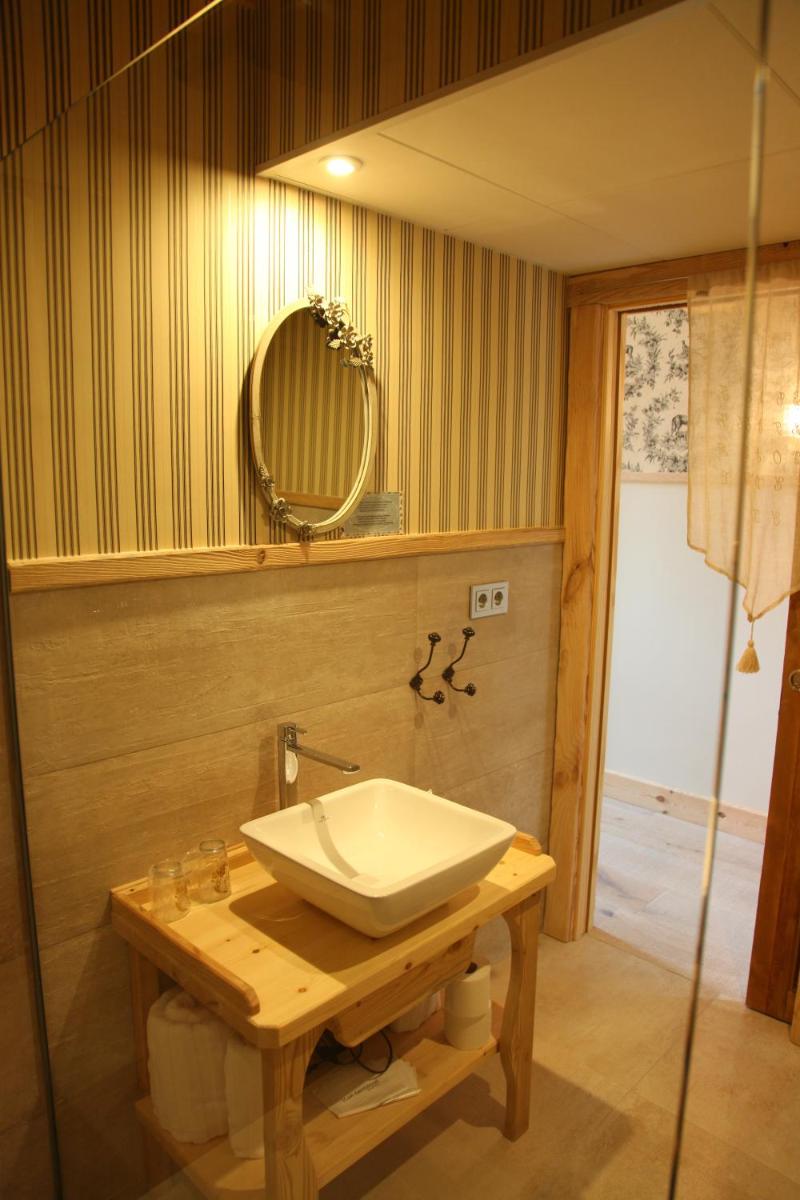 Un baño de Hotel Viñas de Lárrede