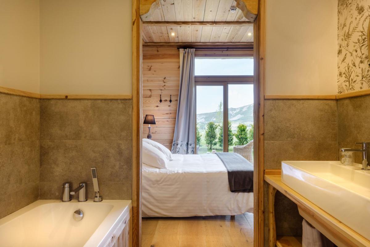 Cama o camas de una habitación en Hotel Viñas de Lárrede