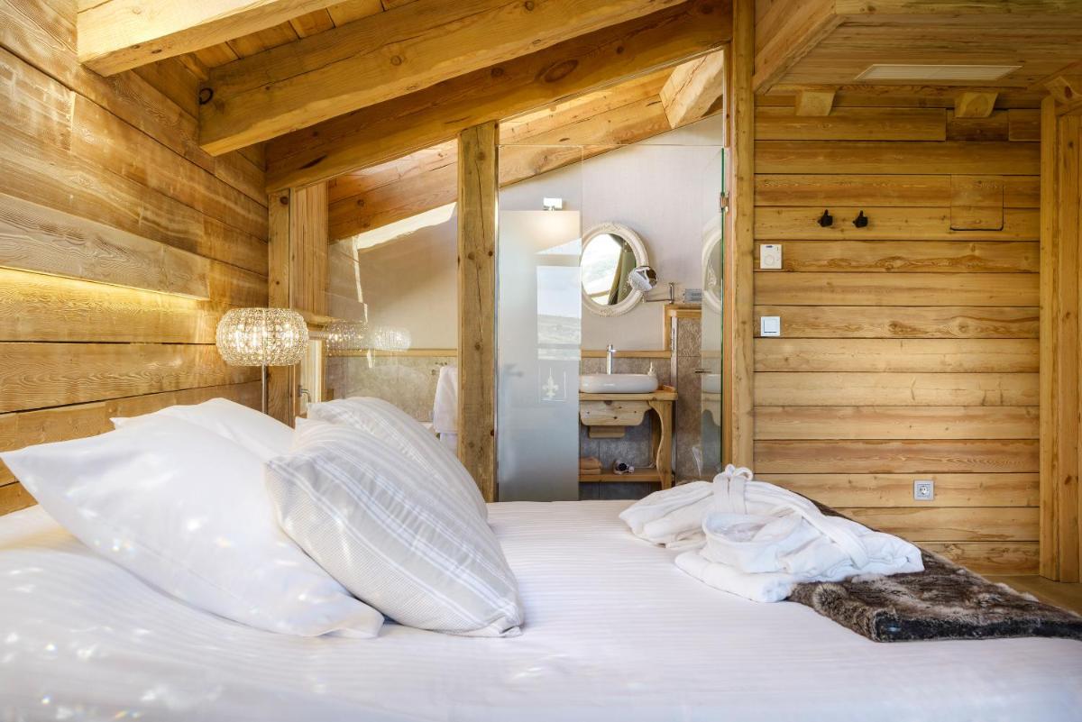 Cama o camas de una habitación en Hotel Viñas de Lárrede