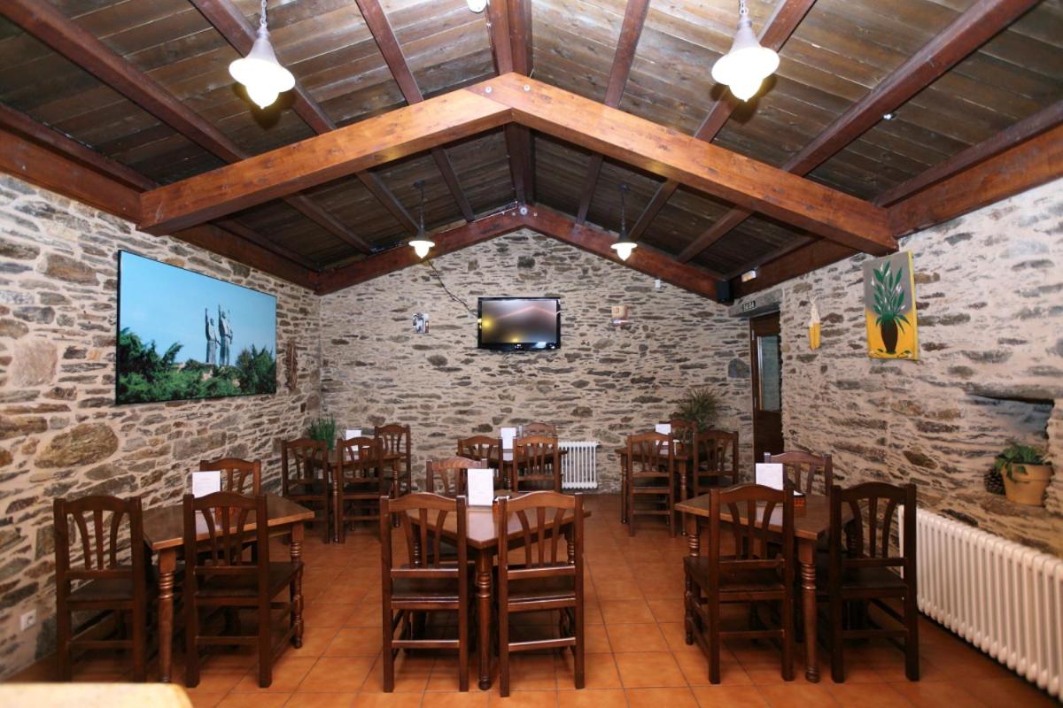 Hotel Amenal - Housity