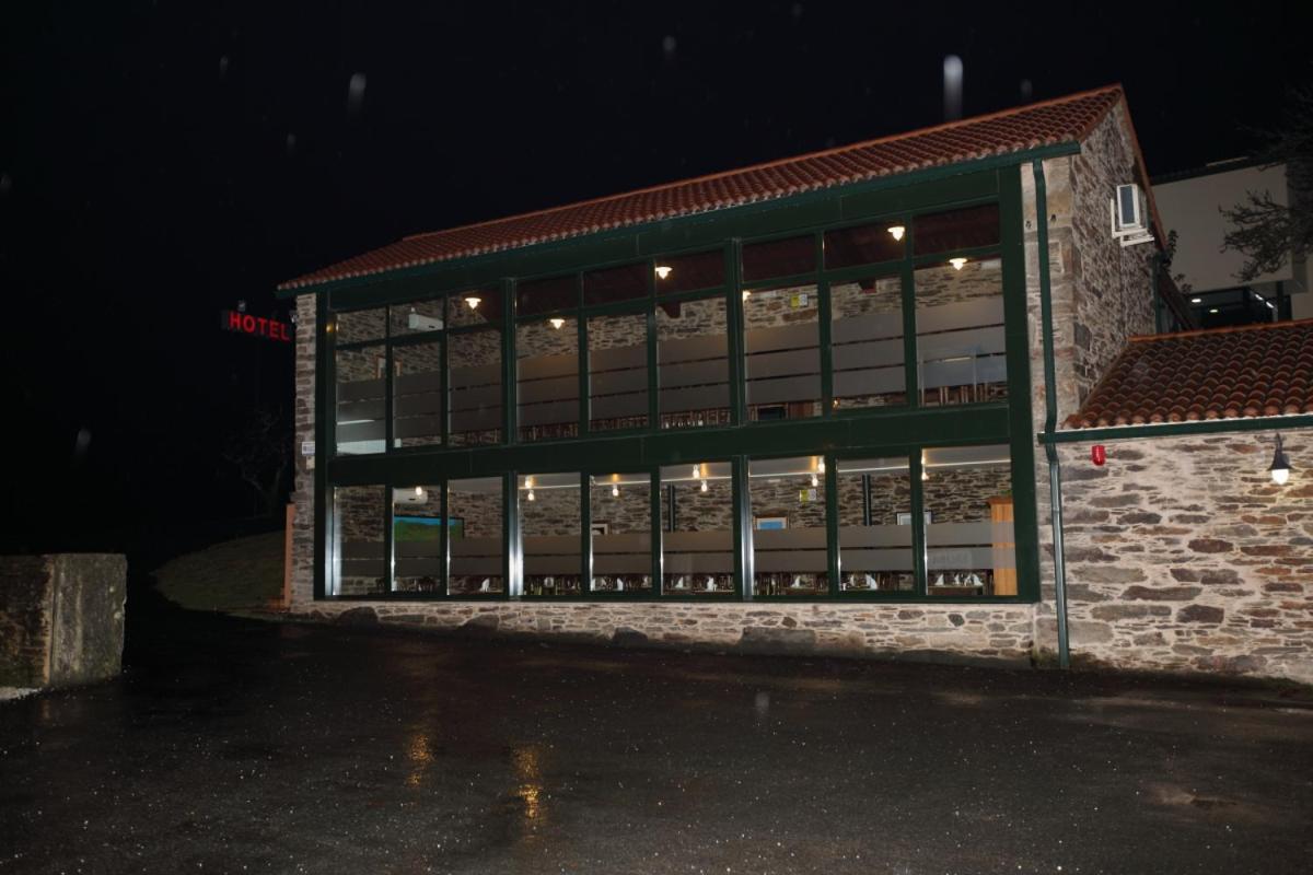Hotel Amenal - Housity