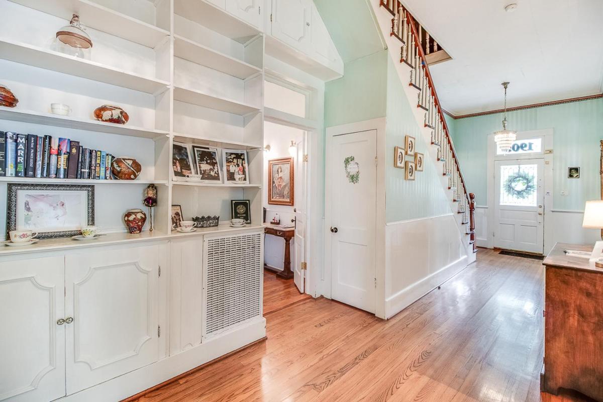 T'Frere's Bed & Breakfast - Housity