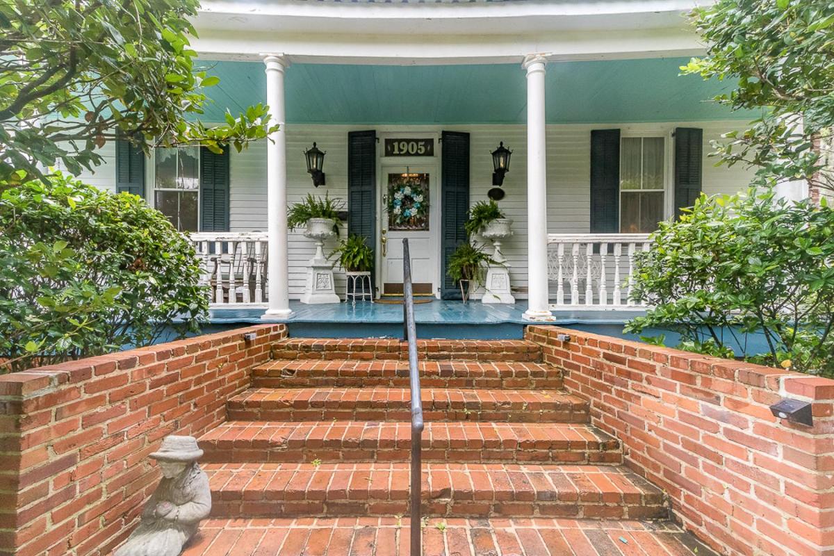 T'Frere's Bed & Breakfast - Housity