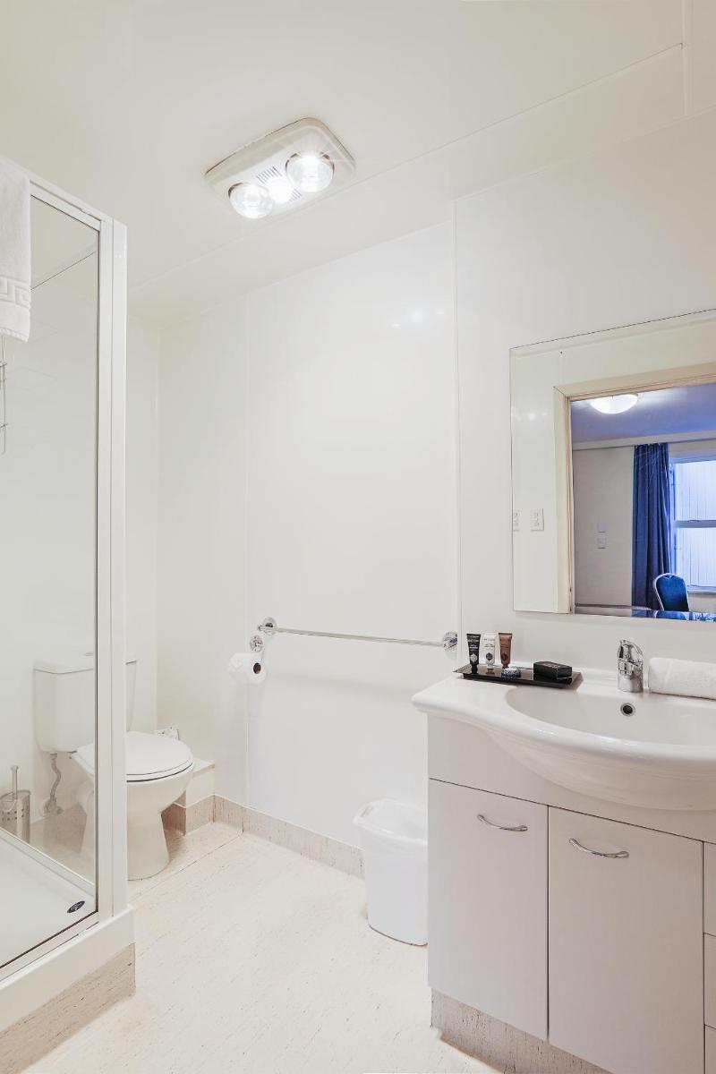 Pinewood Lodge and Apartments - Housity