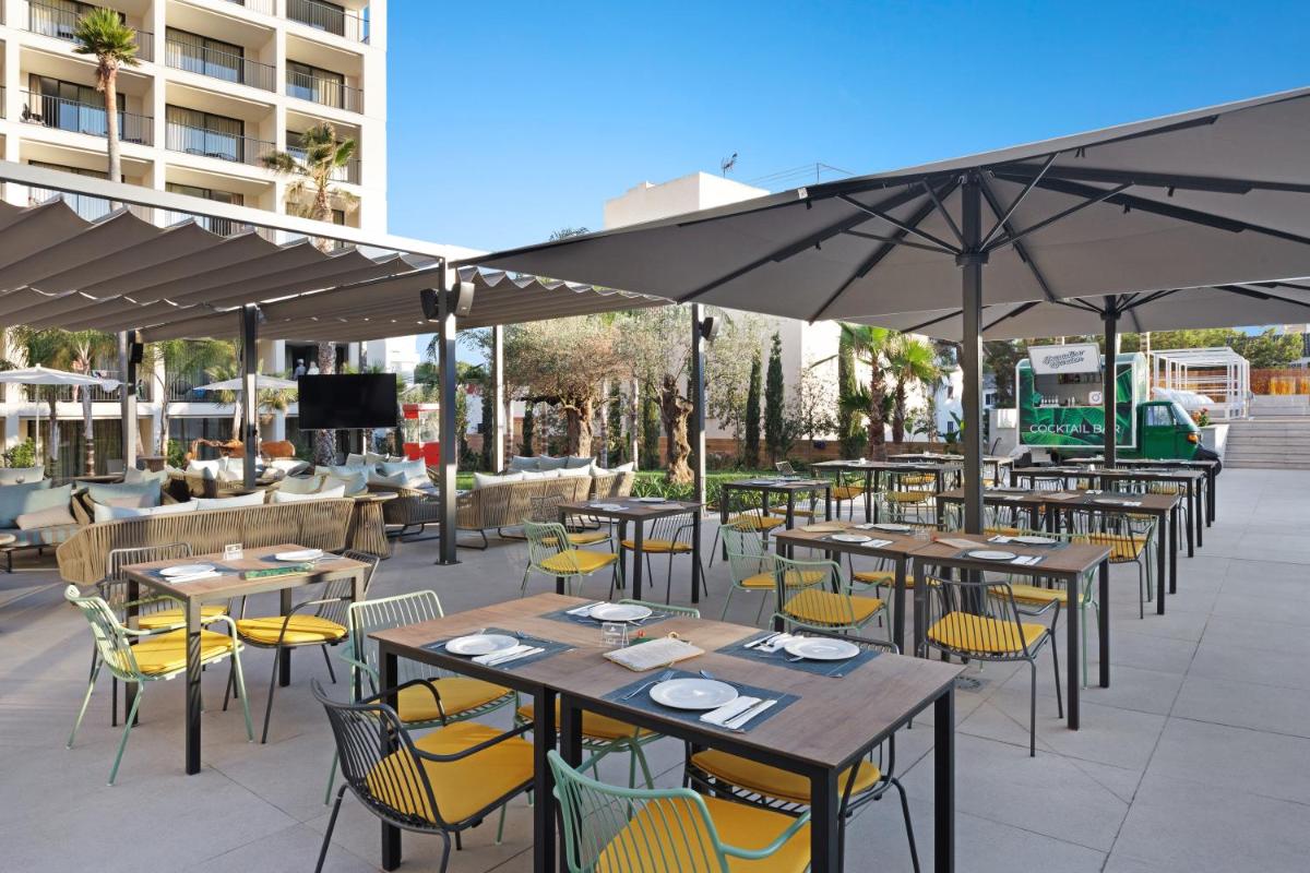 Un restaurante o sitio para comer en Hotel Paradiso Garden