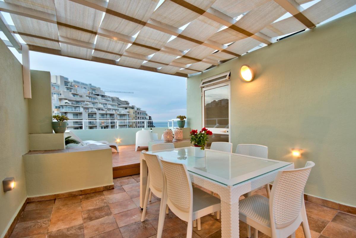 Balluta Bay Beach house with Seaviews - Housity