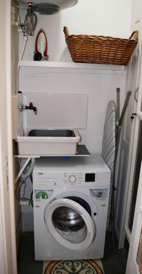 Private Apartment in Pembroke St Julians - Housity