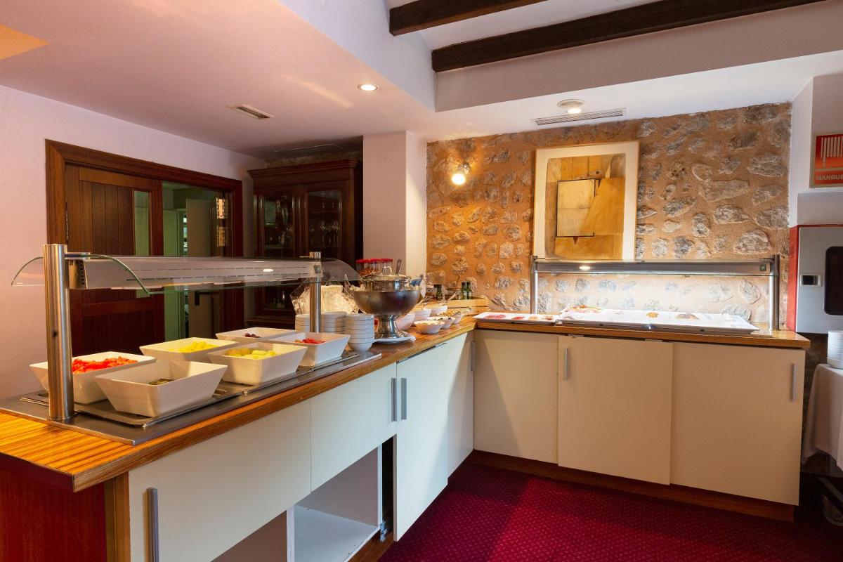 Una cocina o zona de cocina en Gran Hotel Soller
