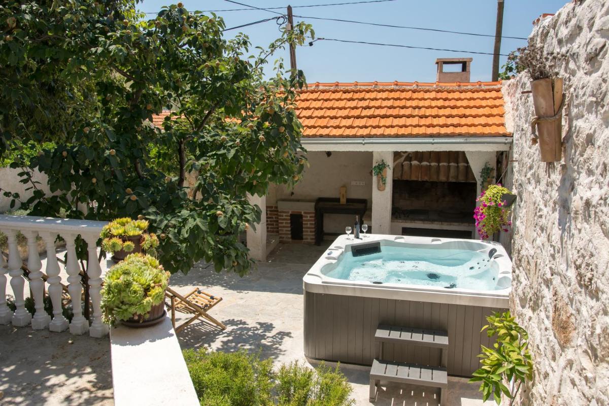 Holiday Home Sudinjevi Dvori - Housity